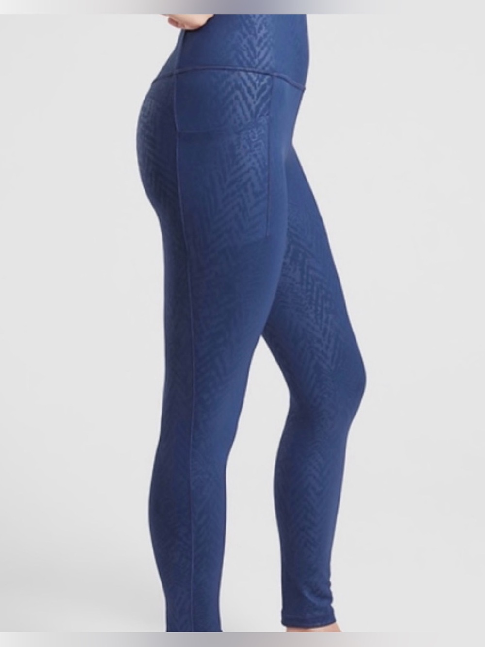 Athleta Salutation Stash II in Embossed Dark Blue Size M